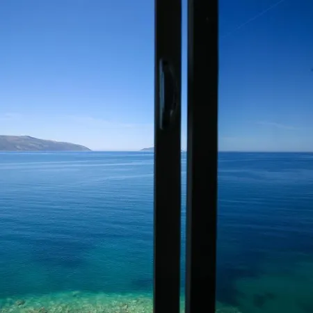 Skyhill Boutique فندق Radhimë