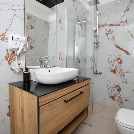 Skyhill Boutique Hotel Radhimë