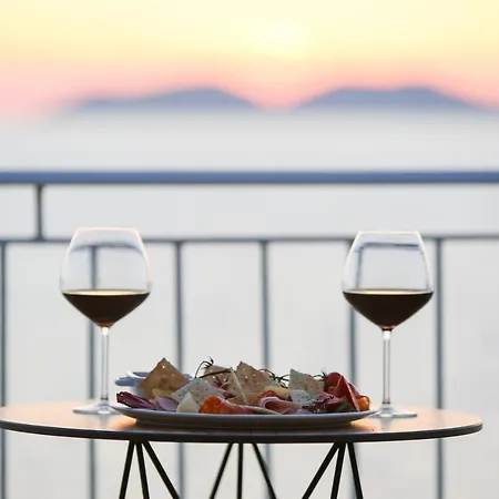 Skyhill Boutique فندق Radhimë