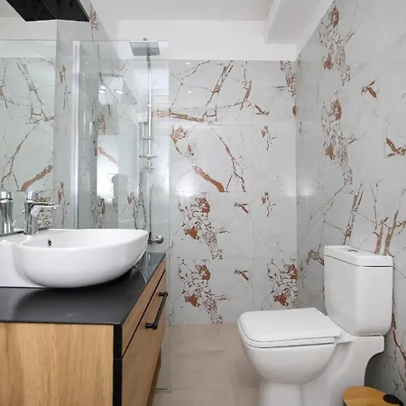 Skyhill Boutique Radhimë