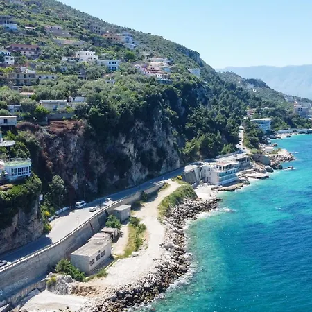 Skyhill Boutique فندق Radhimë