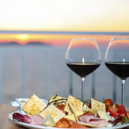 Skyhill Boutique Radhimë