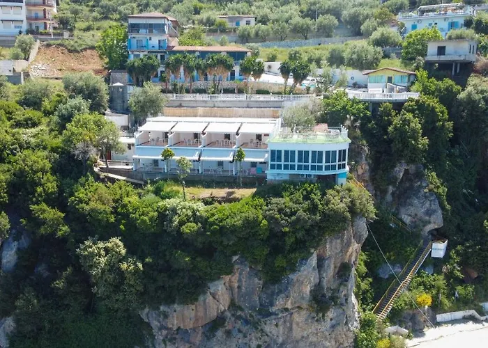 Skyhill Rooms And Suites 3* Radhimë