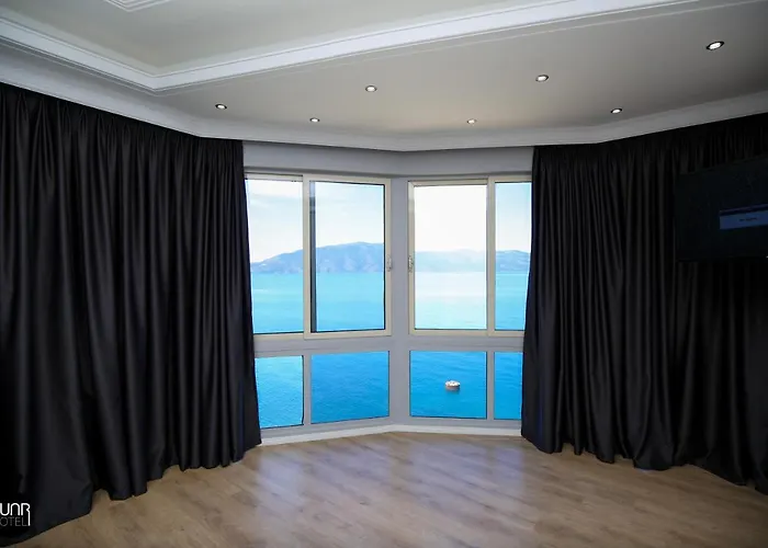 Skyhill Rooms And Suites 3* Radhimë