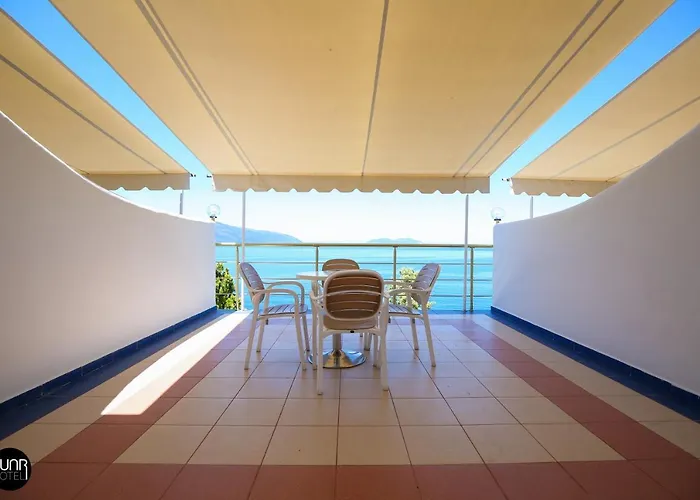 Skyhill Rooms And Suites Radhimë