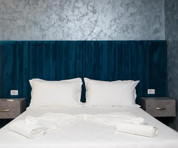 Skyhill Rooms And Suites 酒店