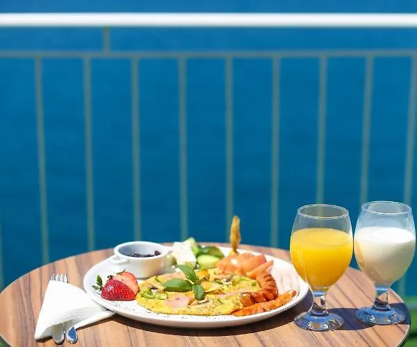 酒店 Skyhill Rooms And Suites 3*