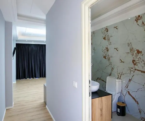 Skyhill Rooms And Suites Radhimë