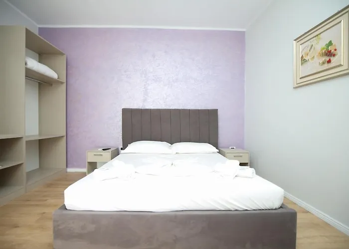 Skyhill Rooms And Suites 酒店