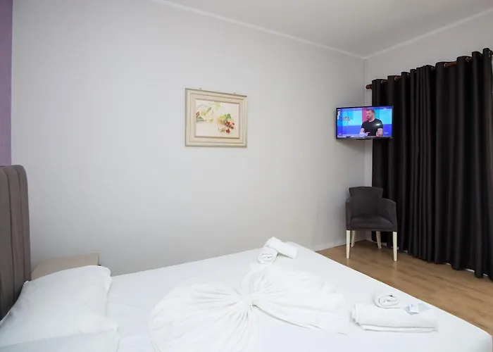 酒店 Skyhill Rooms And Suites Radhimë