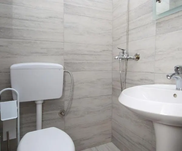Skyhill Rooms And Suites 酒店 3*