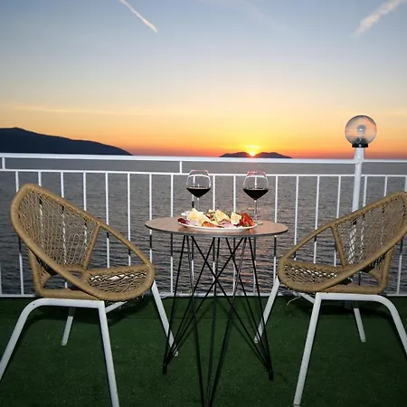 Skyhill Boutique Hotel Radhimë