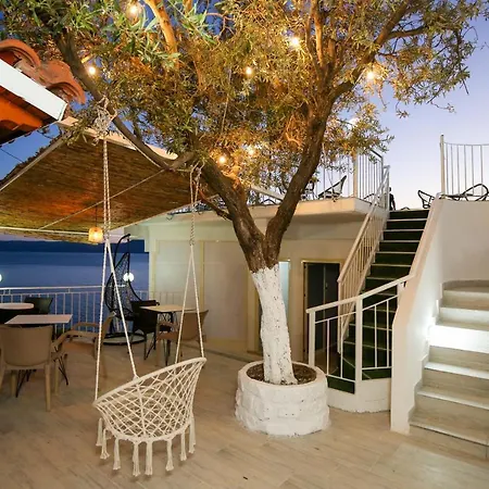 Skyhill Boutique Hotel Radhimë