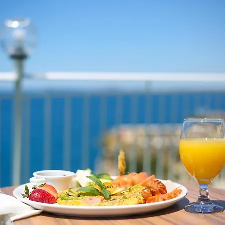 Skyhill Boutique 3* Radhimë