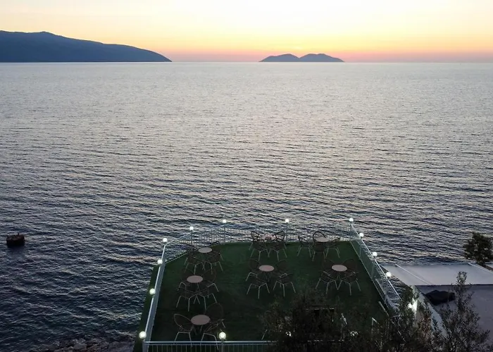 Skyhill Rooms And Suites Radhimë